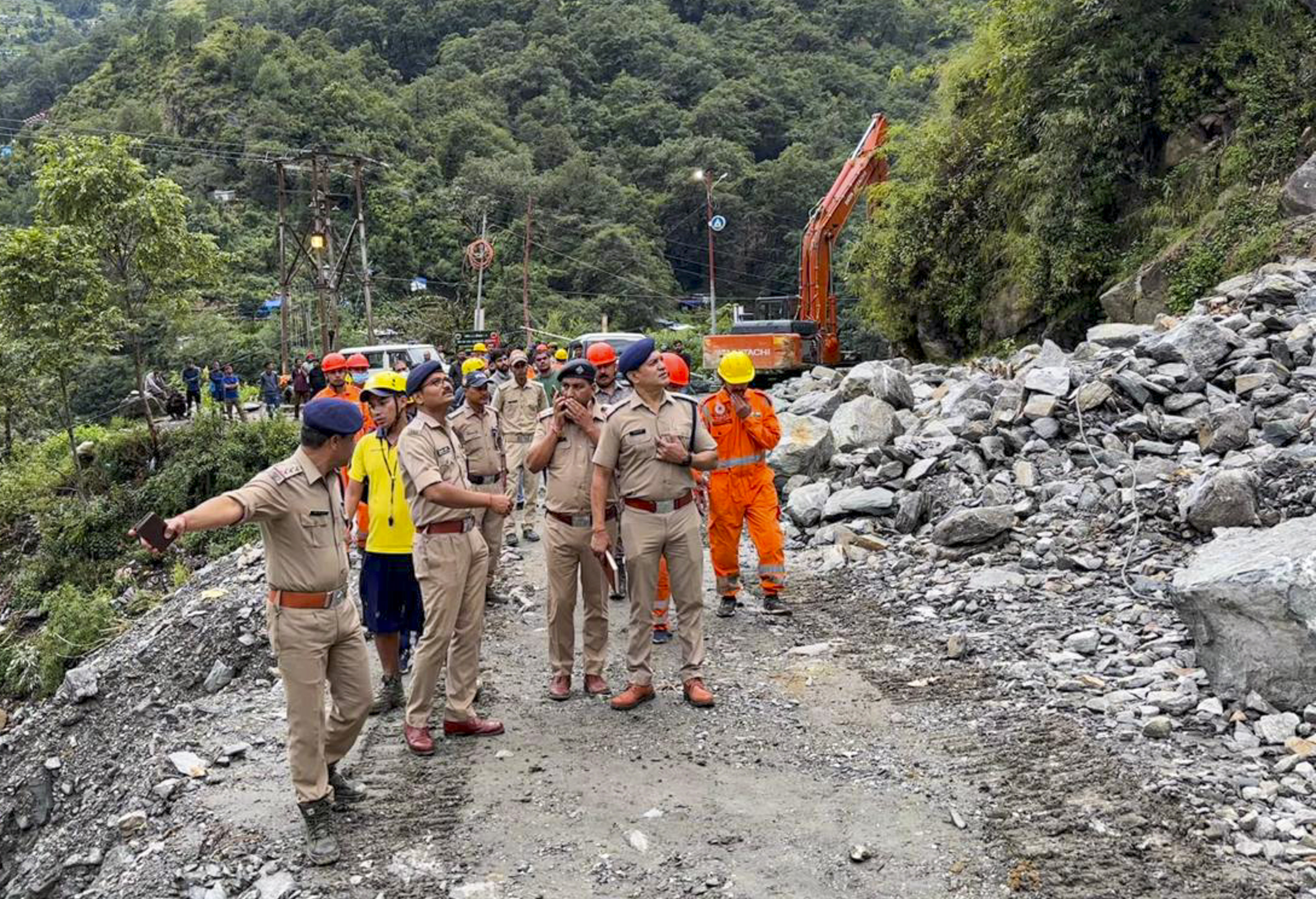 https://salarnews.in/public/uploads/images/newsimages/maannewsimage10092024_154619_Landslide on Kedarnath2.jpg